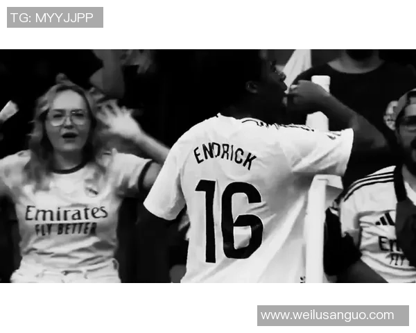 八号球衣在足球历史上的传奇人物与影响力解析