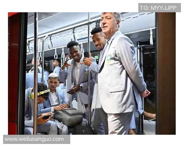 足球明星穿西装魅力爆棚 展现与赛场不同的帅气风采